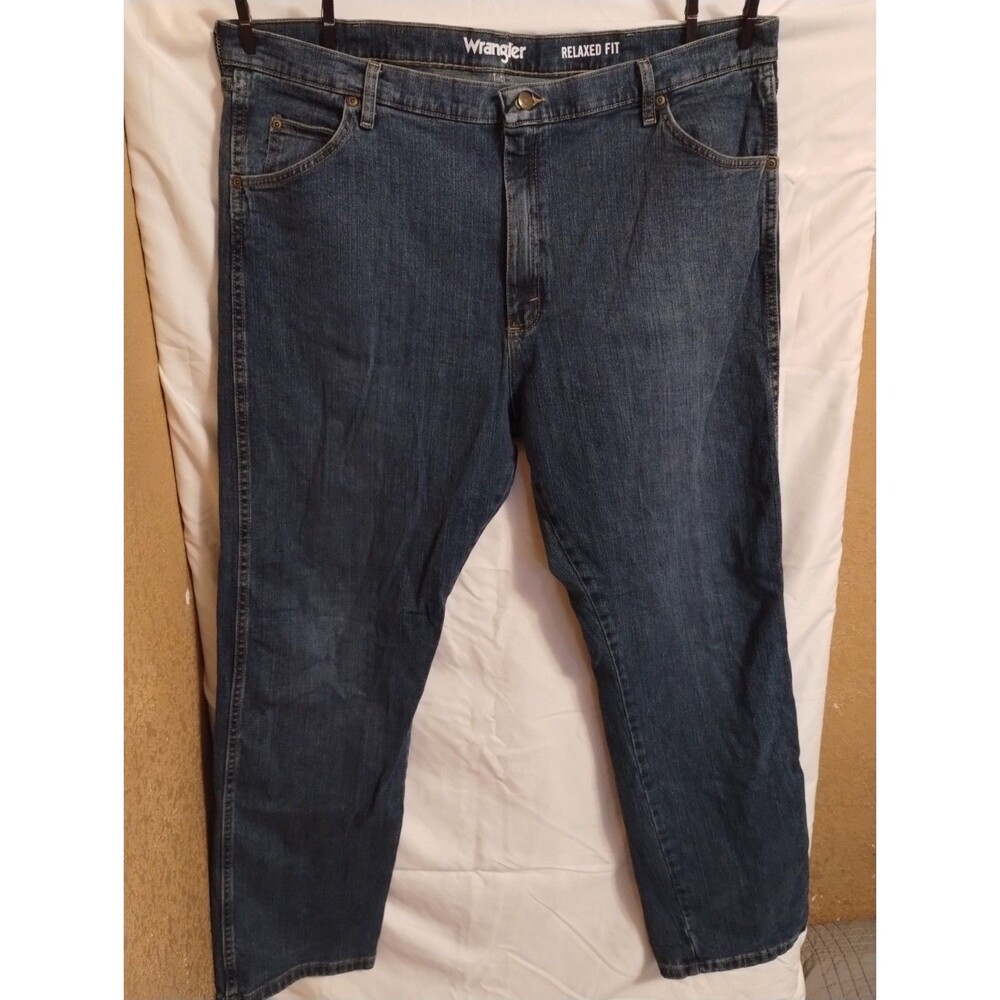 Wrangler Men's Medium Wash Blue Denim Straight Leg Jeans Relaxed Fit 42x32
